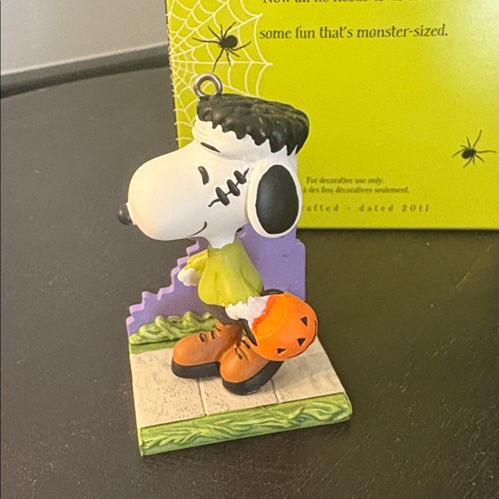 *Hallmark Peanuts Snoopy Frankenstein A Monstrous Disguise Christmas Ornament